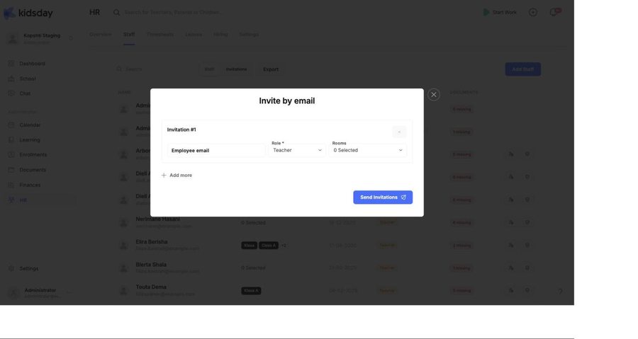 Um bloco por pessoa; + Adicionar mais convida uma equipe inteira de uma só vez