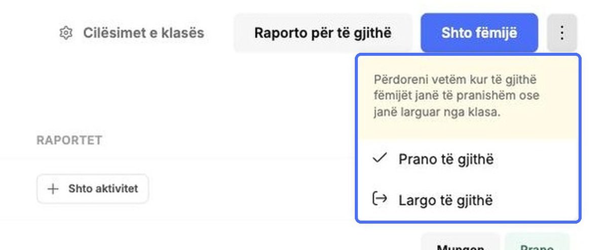 Regjistroni hyrjen ose daljen e gjithë klasës me një klik