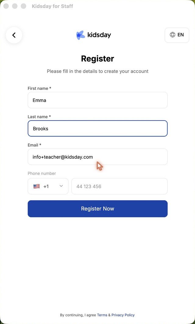 A neve és az e-mail-címe; a telefonszám nem kötelező