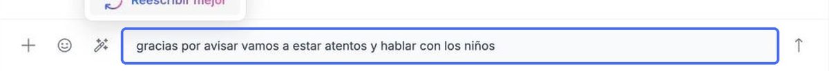 El mensaje reescrito aparece en la barra de mensajes antes de enviarlo